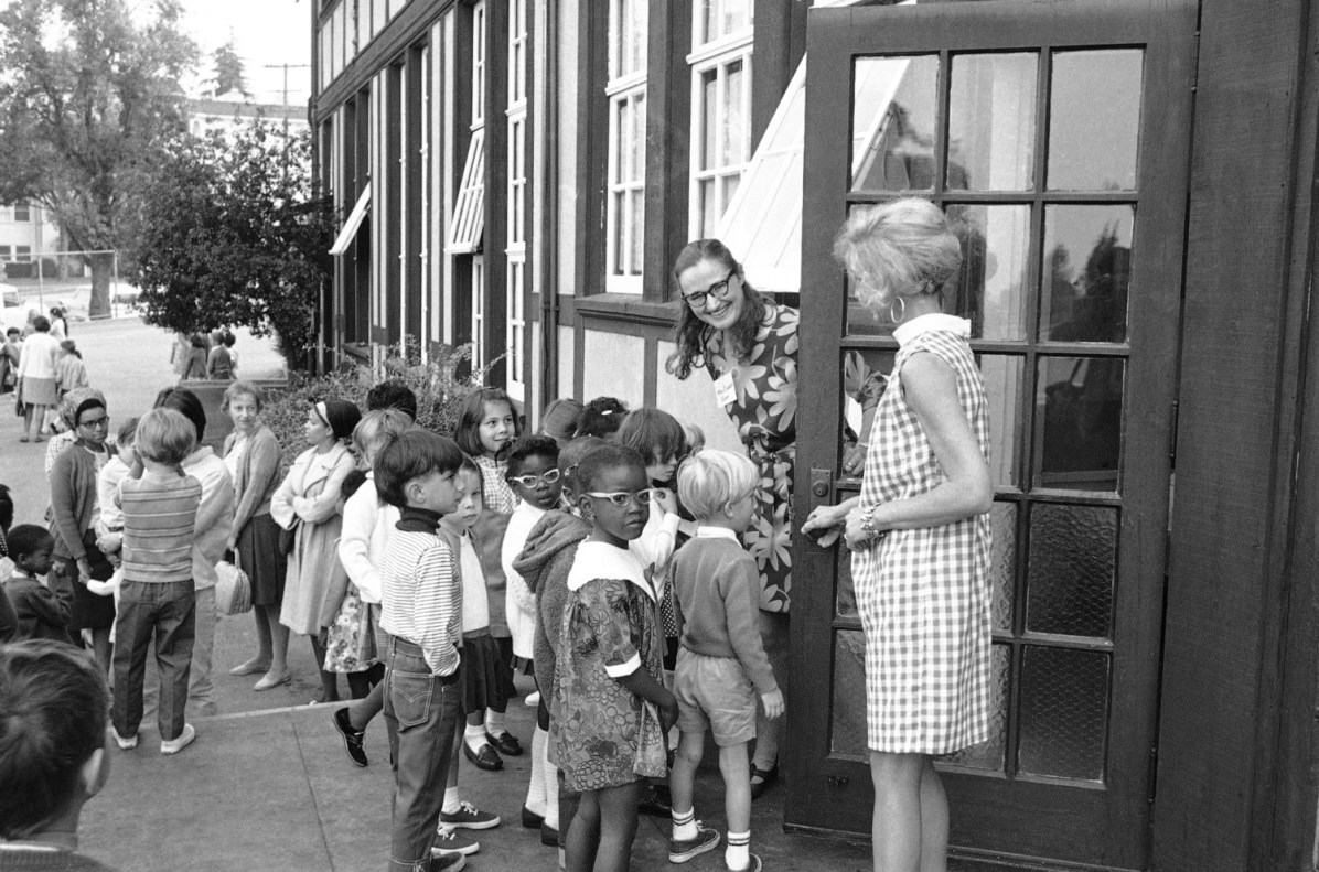 Teacher Elizabeth Room welcomes a newly integrated kindergarten class at John Muir Elementary on Sept. 11, 1968. Photo: AP Photo