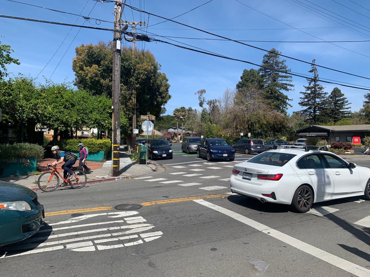 Berkeley sticks with plan for Hopkins bike lanes
